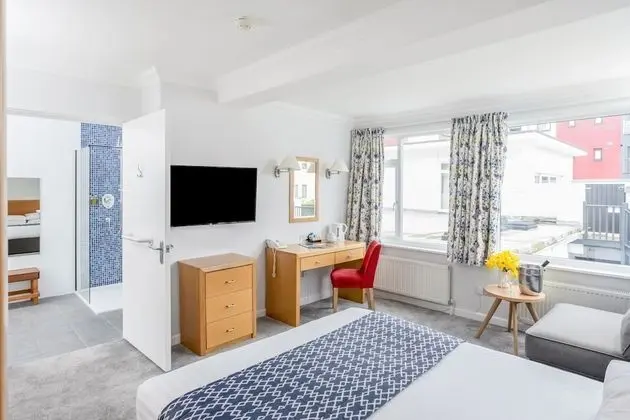 Family Room for 4-Accessible Room