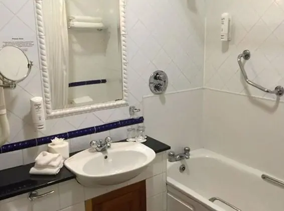 Üç Kişilik Oda