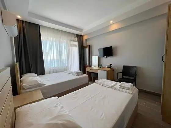 Üç Kişilik Standart - Deniz Manzaralı - Balkonlu Oda