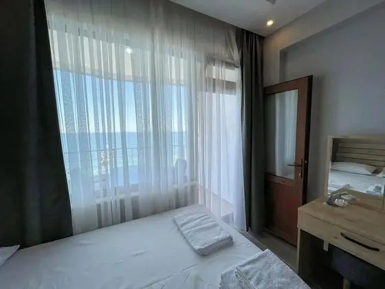 Üç Kişilik Standart - Deniz Manzaralı - Balkonlu Oda