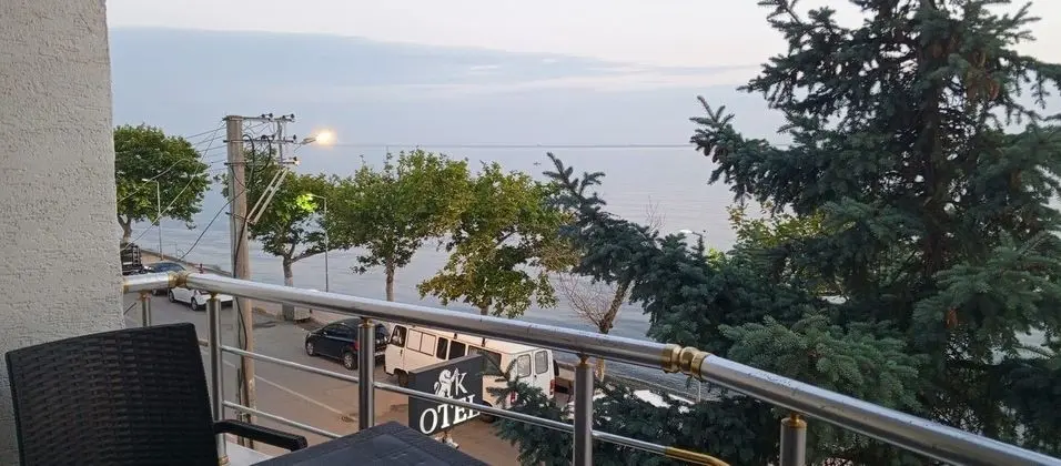 Üç Kişilik Standart - Deniz Manzaralı - Balkonlu Oda