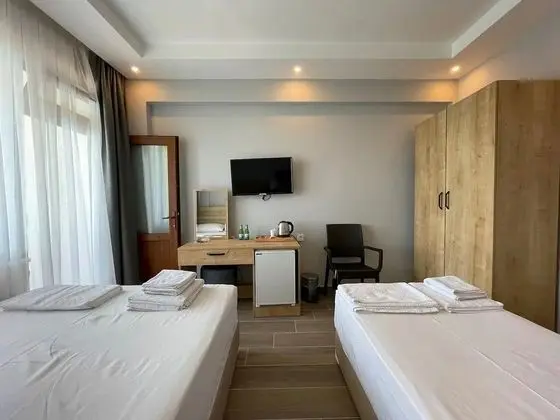 Üç Kişilik Standart - Deniz Manzaralı - Balkonlu Oda