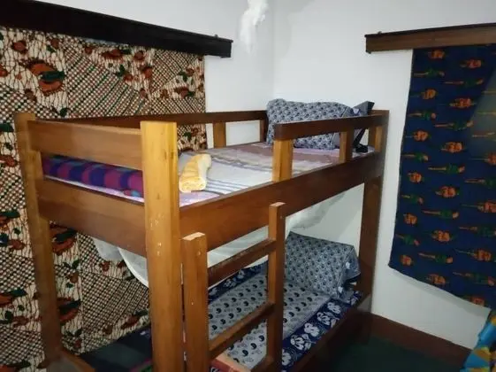 Ortak Ranzalı Oda (For Men: 3 Bunk Beds & 1 Single bed)