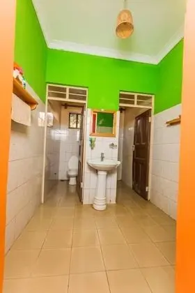 Ortak Ranzalı Oda, Ortak Banyo