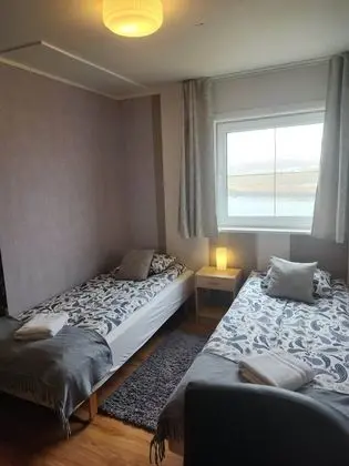 İki Ayrı Yataklı Oda, Ortak Banyo