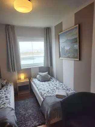 İki Ayrı Yataklı Oda, Ortak Banyo