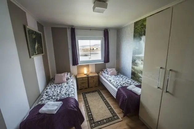 İki Ayrı Yataklı Oda, Ortak Banyo