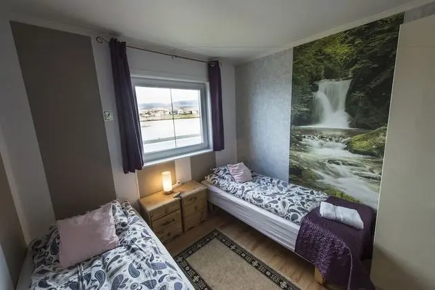 İki Ayrı Yataklı Oda, Ortak Banyo