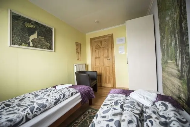 İki Ayrı Yataklı Oda, Ortak Banyo