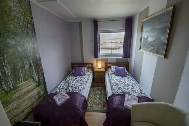 İki Ayrı Yataklı Oda, Ortak Banyo