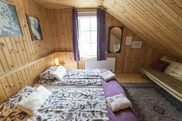 Tek Büyük veya İki Ayrı Yataklı Oda, Ortak Banyo