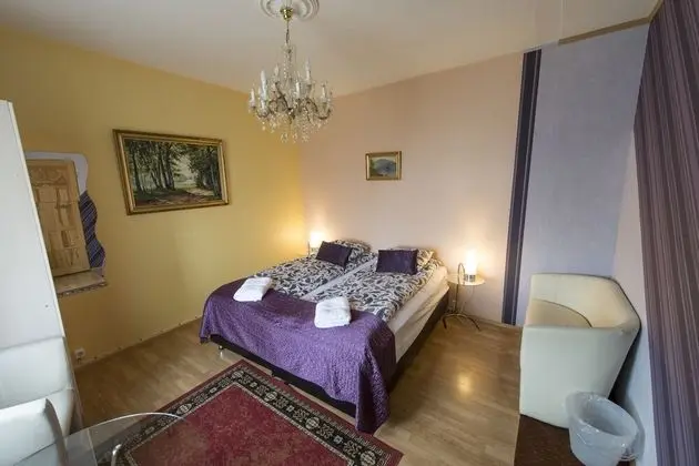 Tek Büyük veya İki Ayrı Yataklı Oda, Ortak Banyo