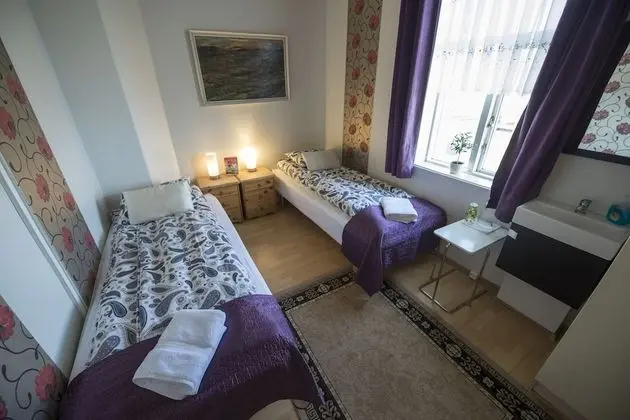 Tek Büyük veya İki Ayrı Yataklı Oda, Ortak Banyo