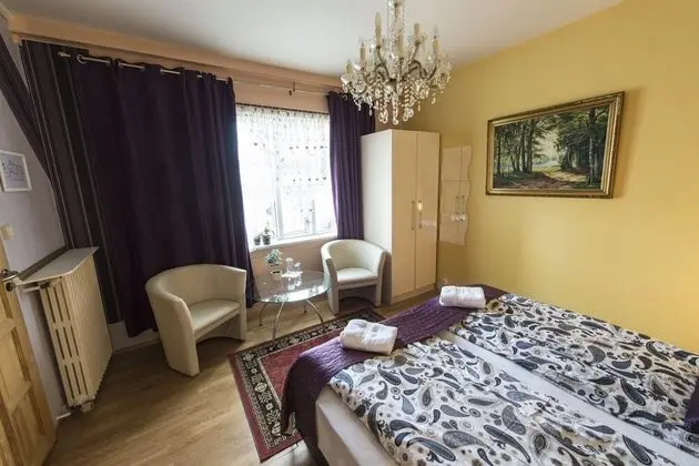 Tek Büyük veya İki Ayrı Yataklı Oda, Ortak Banyo