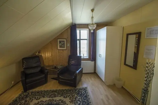 Tek Büyük veya İki Ayrı Yataklı Oda, Ortak Banyo