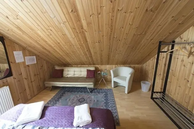 Tek Büyük veya İki Ayrı Yataklı Oda, Ortak Banyo