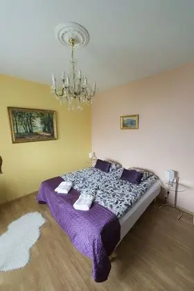 Tek Büyük veya İki Ayrı Yataklı Oda, Ortak Banyo