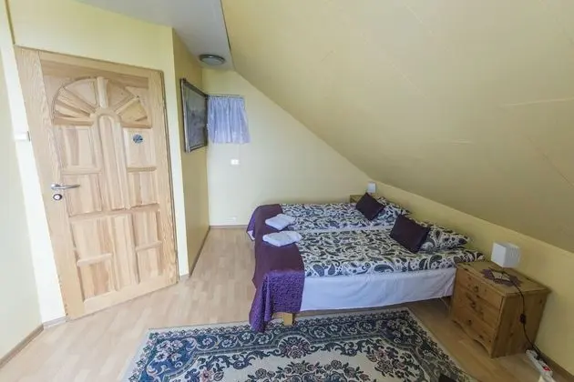 Tek Büyük veya İki Ayrı Yataklı Oda, Ortak Banyo