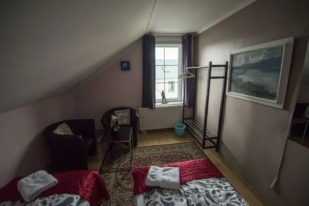 Tek Büyük veya İki Ayrı Yataklı Oda, Ortak Banyo