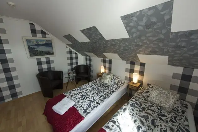 Tek Büyük veya İki Ayrı Yataklı Oda, Ortak Banyo