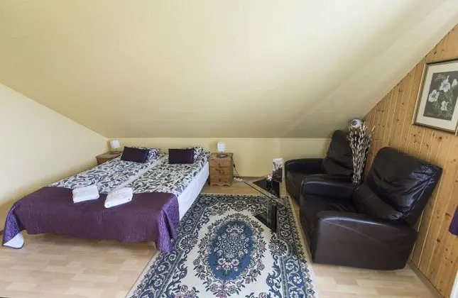 Tek Büyük veya İki Ayrı Yataklı Oda, Ortak Banyo