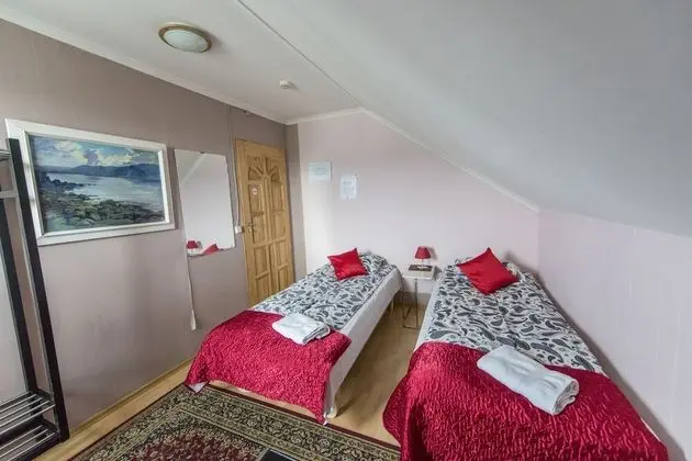 Tek Büyük veya İki Ayrı Yataklı Oda, Ortak Banyo