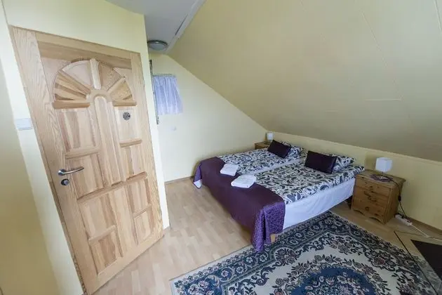 Tek Büyük veya İki Ayrı Yataklı Oda, Ortak Banyo