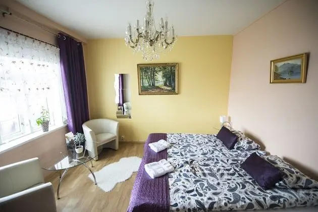 Tek Büyük veya İki Ayrı Yataklı Oda, Ortak Banyo