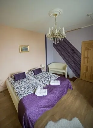 Tek Büyük veya İki Ayrı Yataklı Oda, Ortak Banyo