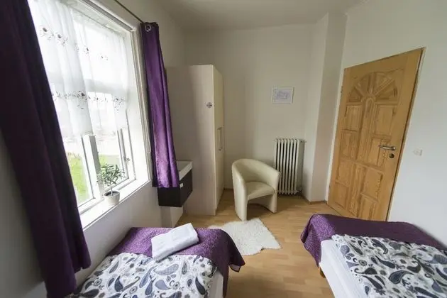 Tek Büyük veya İki Ayrı Yataklı Oda, Ortak Banyo