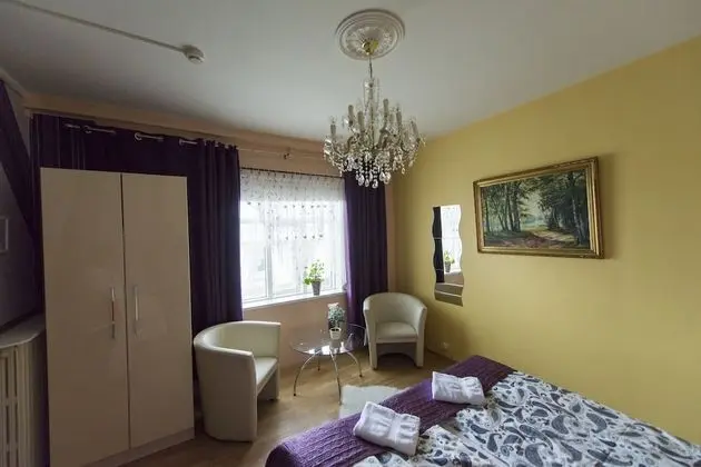 Tek Büyük veya İki Ayrı Yataklı Oda, Ortak Banyo