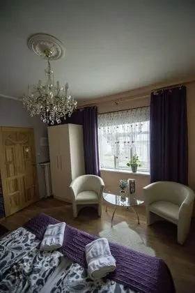 Tek Büyük veya İki Ayrı Yataklı Oda, Ortak Banyo