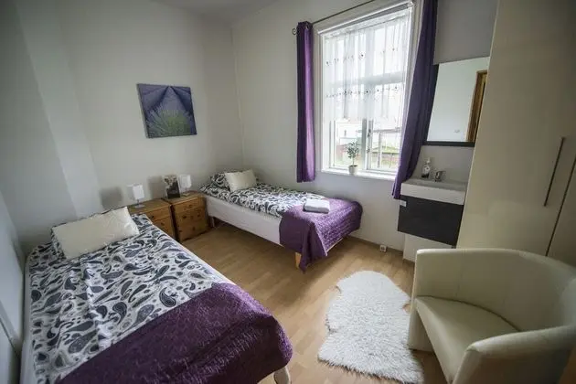 Tek Büyük veya İki Ayrı Yataklı Oda, Ortak Banyo