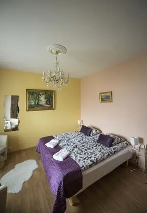 Tek Büyük veya İki Ayrı Yataklı Oda, Ortak Banyo