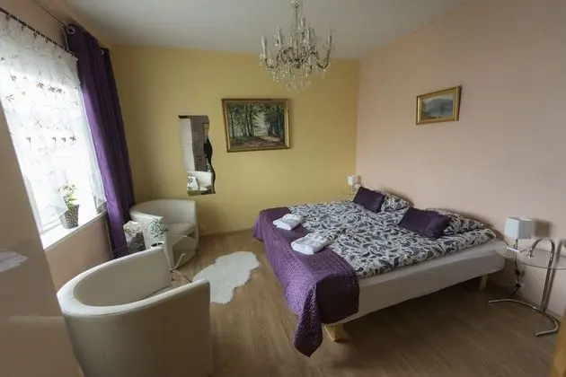 Tek Büyük veya İki Ayrı Yataklı Oda, Ortak Banyo