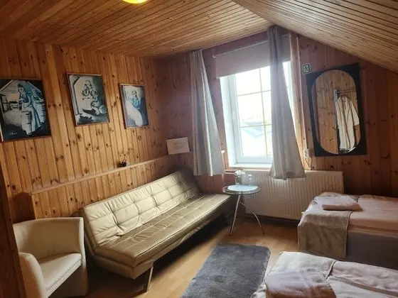 Tek Büyük veya İki Ayrı Yataklı Oda, Ortak Banyo