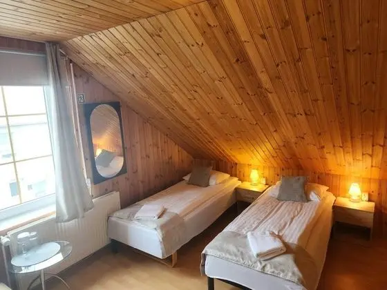 Tek Büyük veya İki Ayrı Yataklı Oda, Ortak Banyo