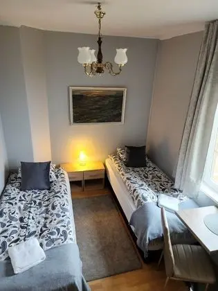 Tek Büyük veya İki Ayrı Yataklı Oda, Ortak Banyo