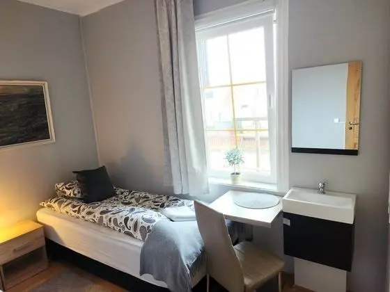 Tek Büyük veya İki Ayrı Yataklı Oda, Ortak Banyo