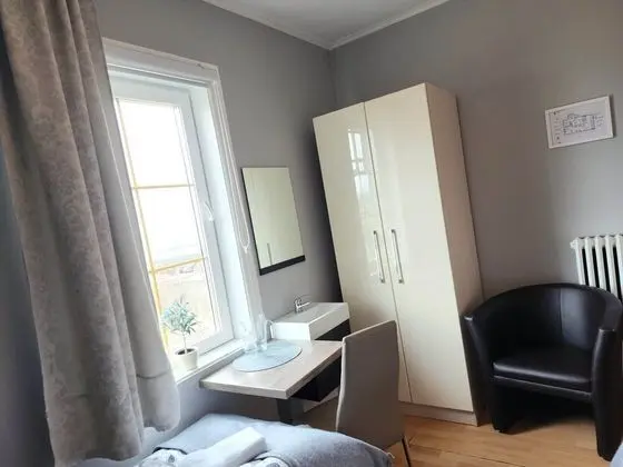 Tek Büyük veya İki Ayrı Yataklı Oda, Ortak Banyo