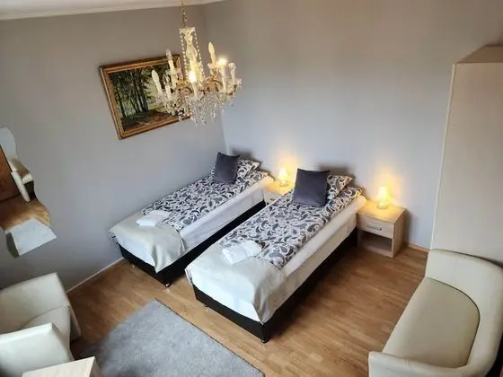 Tek Büyük veya İki Ayrı Yataklı Oda, Ortak Banyo