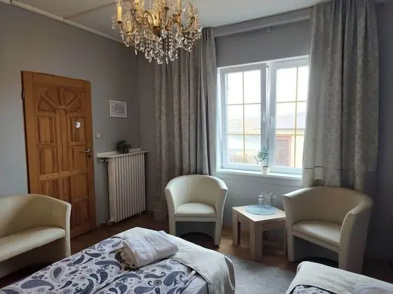 Tek Büyük veya İki Ayrı Yataklı Oda, Ortak Banyo