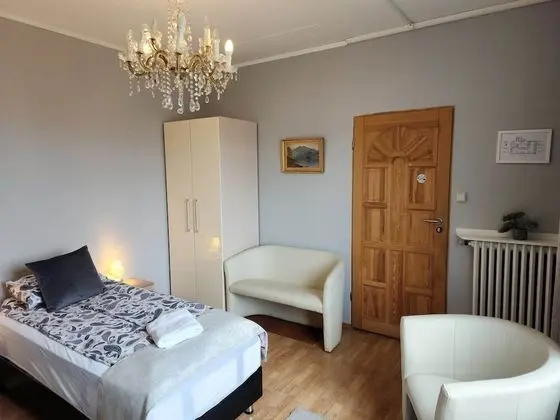 Tek Büyük veya İki Ayrı Yataklı Oda, Ortak Banyo