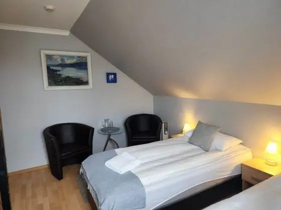 Tek Büyük veya İki Ayrı Yataklı Oda, Ortak Banyo