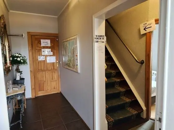 Tek Büyük veya İki Ayrı Yataklı Oda, Ortak Banyo