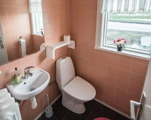 Tek Büyük veya İki Ayrı Yataklı Oda, Ortak Banyo