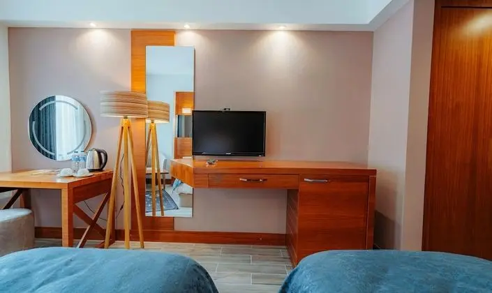 Tek Büyük veya İki Ayrı Yataklı Oda, Dağ Manzaralı