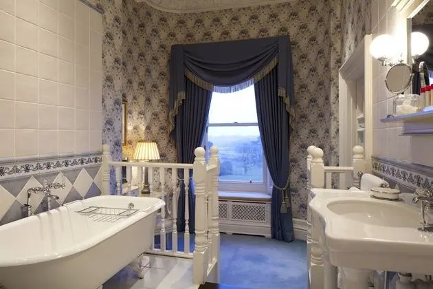 Luxury Oda
