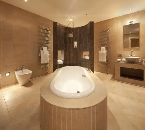 Luxury Oda