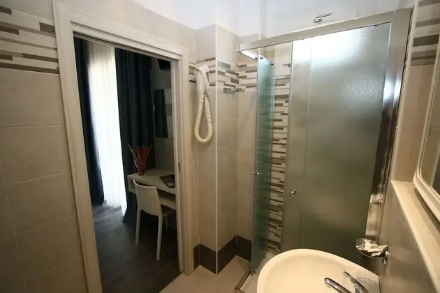 Üç Kişilik Oda